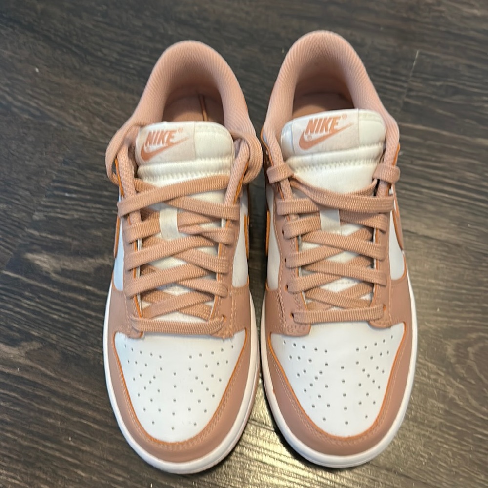 Nike womens dunks low size 6, pink, NEVER WORN